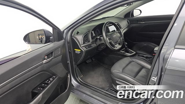 Hyundai AVANTE 2016 — photo 13