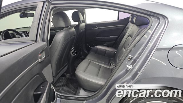 Hyundai AVANTE 2016 — photo 17