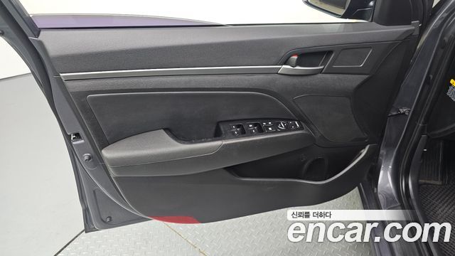 Hyundai AVANTE 2016 — photo 14