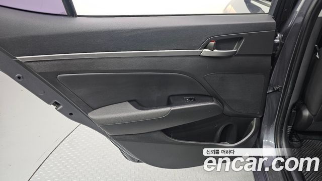 Hyundai AVANTE 2016 — photo 15