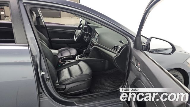 Hyundai AVANTE 2016 — photo 16
