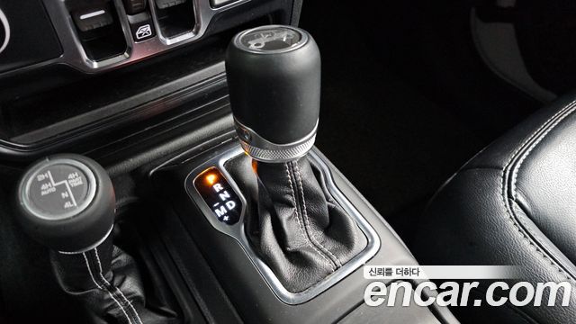 Jeep Wrangler 2019 — photo 12