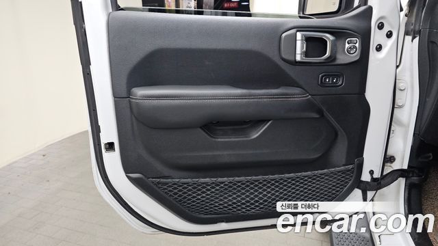 Jeep Wrangler 2019 — photo 14