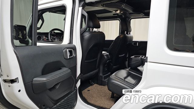 Jeep Wrangler 2019 — photo 16