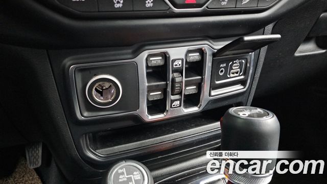 Jeep Wrangler 2019 — photo 28