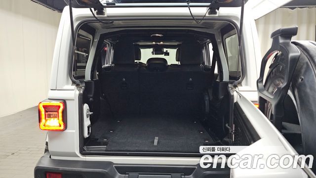 Jeep Wrangler 2019 — photo 33