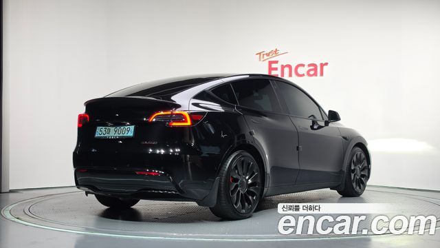Tesla Model Y 2022 — photo 2