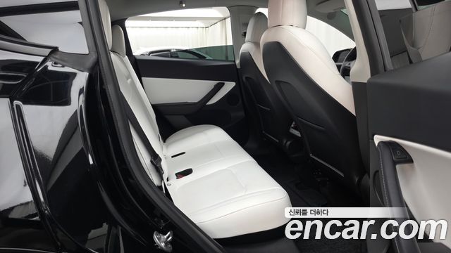 Tesla Model Y 2022 — photo 12