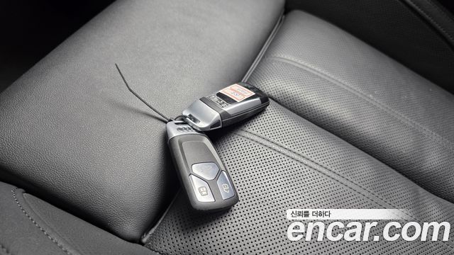 Audi Q5 2021 — photo 27