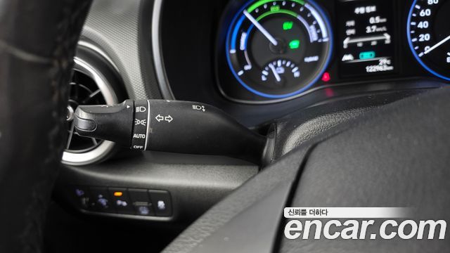 Hyundai Kona 2023 — photo 25