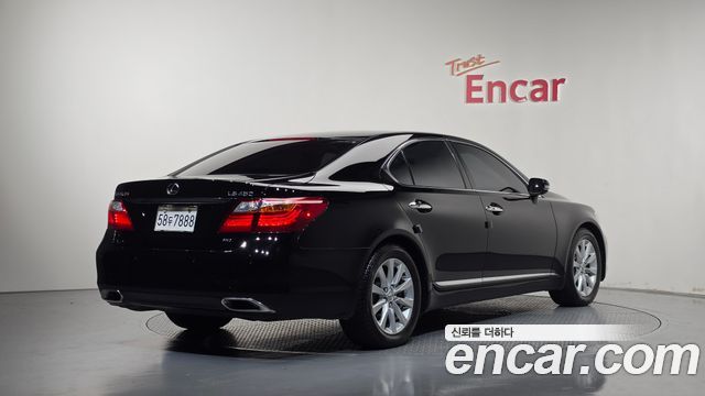 Lexus LS 2010 — photo 2