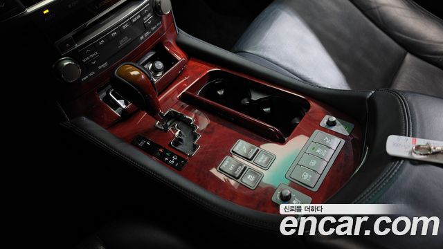 Lexus LS 2010 — photo 9