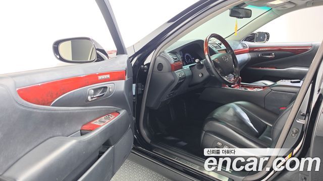Lexus LS 2010 — photo 10