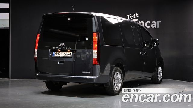 Hyundai Staria 2022 — photo 2