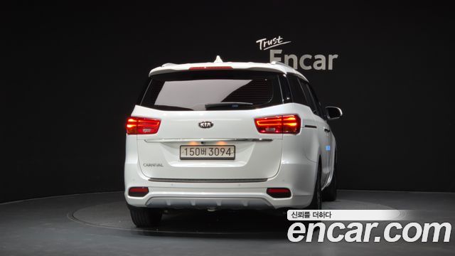 Kia Canival 2019 — photo 4