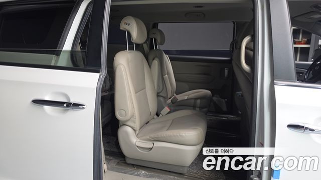 Kia Canival 2019 — photo 17