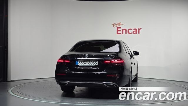 Mercedes-Benz E-Class 2022 — photo 4