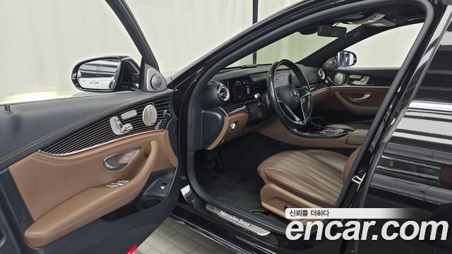 Mercedes-Benz E-Class 2022 — photo 10
