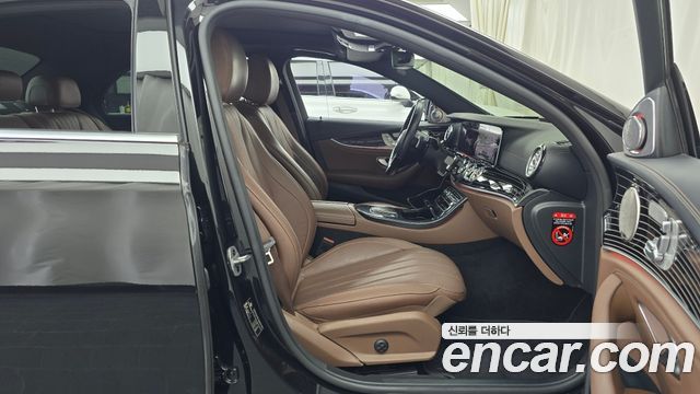Mercedes-Benz E-Class 2022 — photo 11