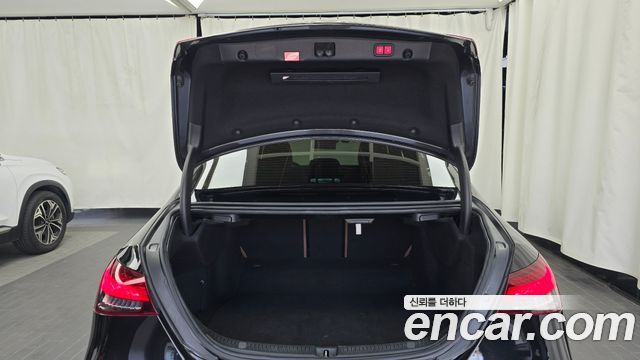 Mercedes-Benz E-Class 2022 — photo 20
