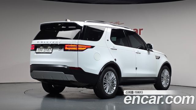 Land Rover Discovery 2018 — photo 2