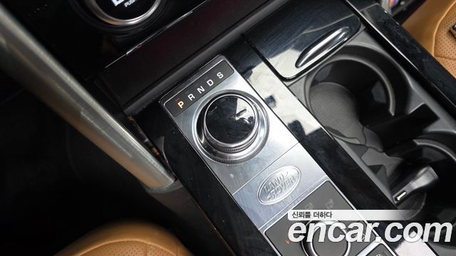 Land Rover Discovery 2018 — photo 12