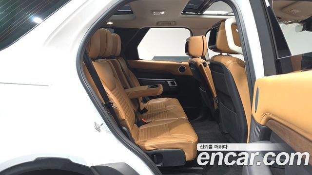 Land Rover Discovery 2018 — photo 17