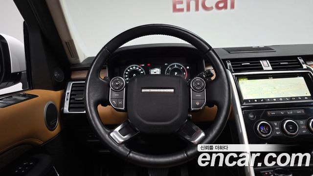 Land Rover Discovery 2018 — photo 19