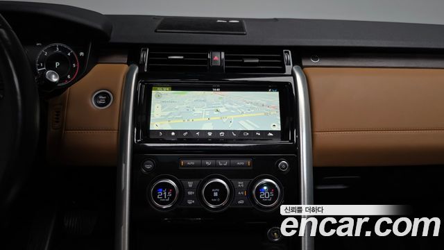 Land Rover Discovery 2018 — photo 20