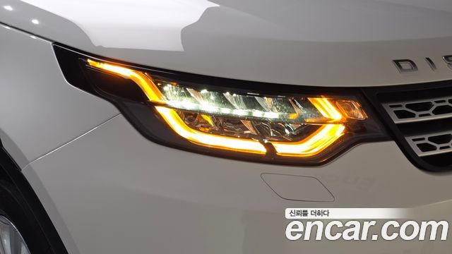 Land Rover Discovery 2018 — photo 8