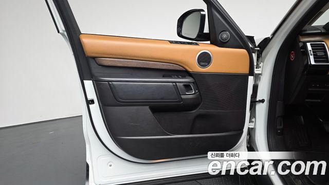 Land Rover Discovery 2018 — photo 14
