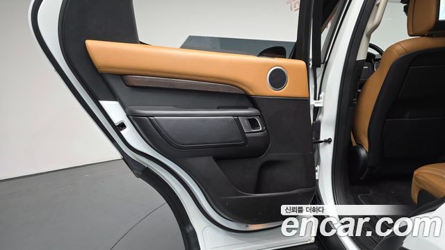 Land Rover Discovery 2018 — photo 15