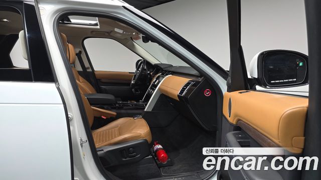 Land Rover Discovery 2018 — photo 16
