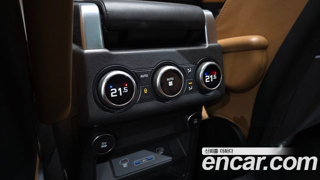 Land Rover Discovery 2018 — photo 31