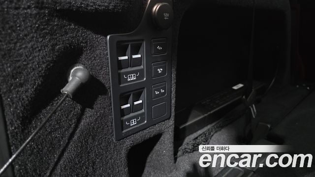 Land Rover Discovery 2018 — photo 34