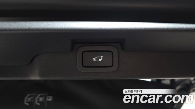 Land Rover Discovery 2018 — photo 35