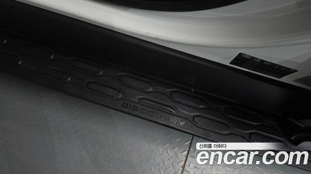 Land Rover Discovery 2018 — photo 37
