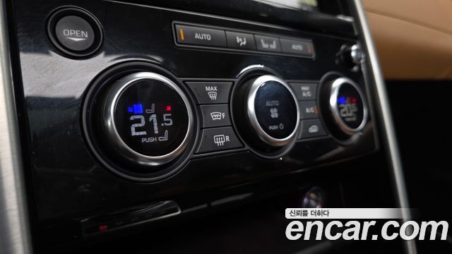 Land Rover Discovery 2018 — photo 41