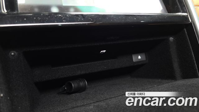 Land Rover Discovery 2018 — photo 45