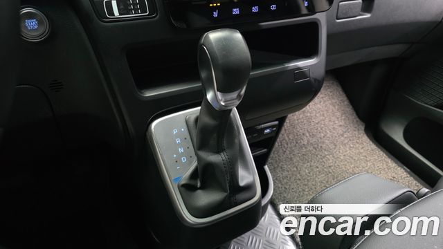 Hyundai Staria 2024 — photo 9