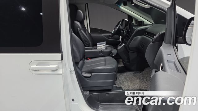 Hyundai Staria 2024 — photo 11