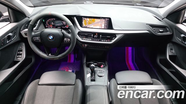 BMW 1-Series 2020 — photo 10