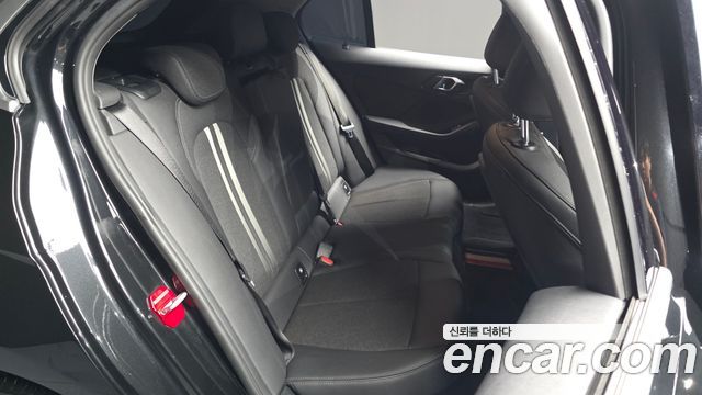 BMW 1-Series 2020 — photo 17