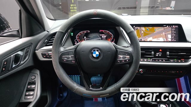 BMW 1-Series 2020 — photo 19