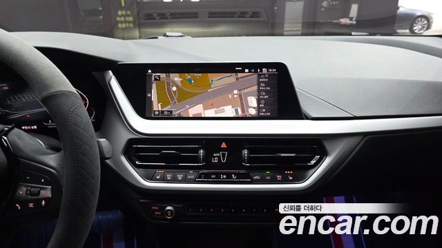 BMW 1-Series 2020 — photo 20