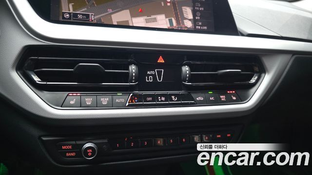 BMW 1-Series 2020 — photo 25