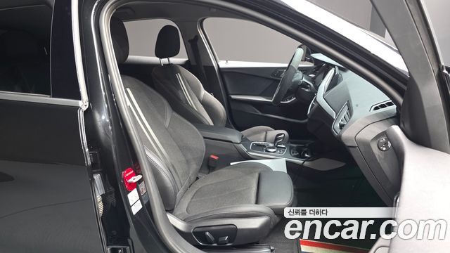 BMW 1-Series 2020 — photo 16