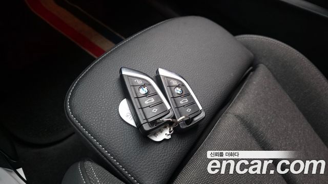 BMW 1-Series 2020 — photo 30
