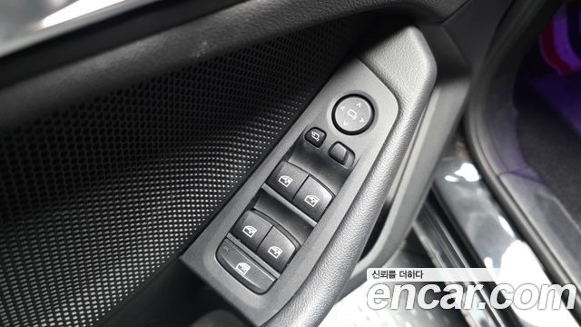 BMW 1-Series 2020 — photo 31