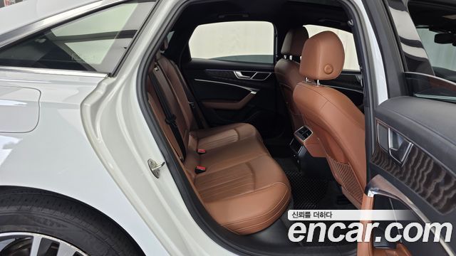 Audi A6 2022 — photo 18
